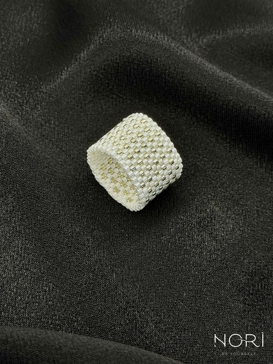 Tresor_Alb perlat cu argintiu