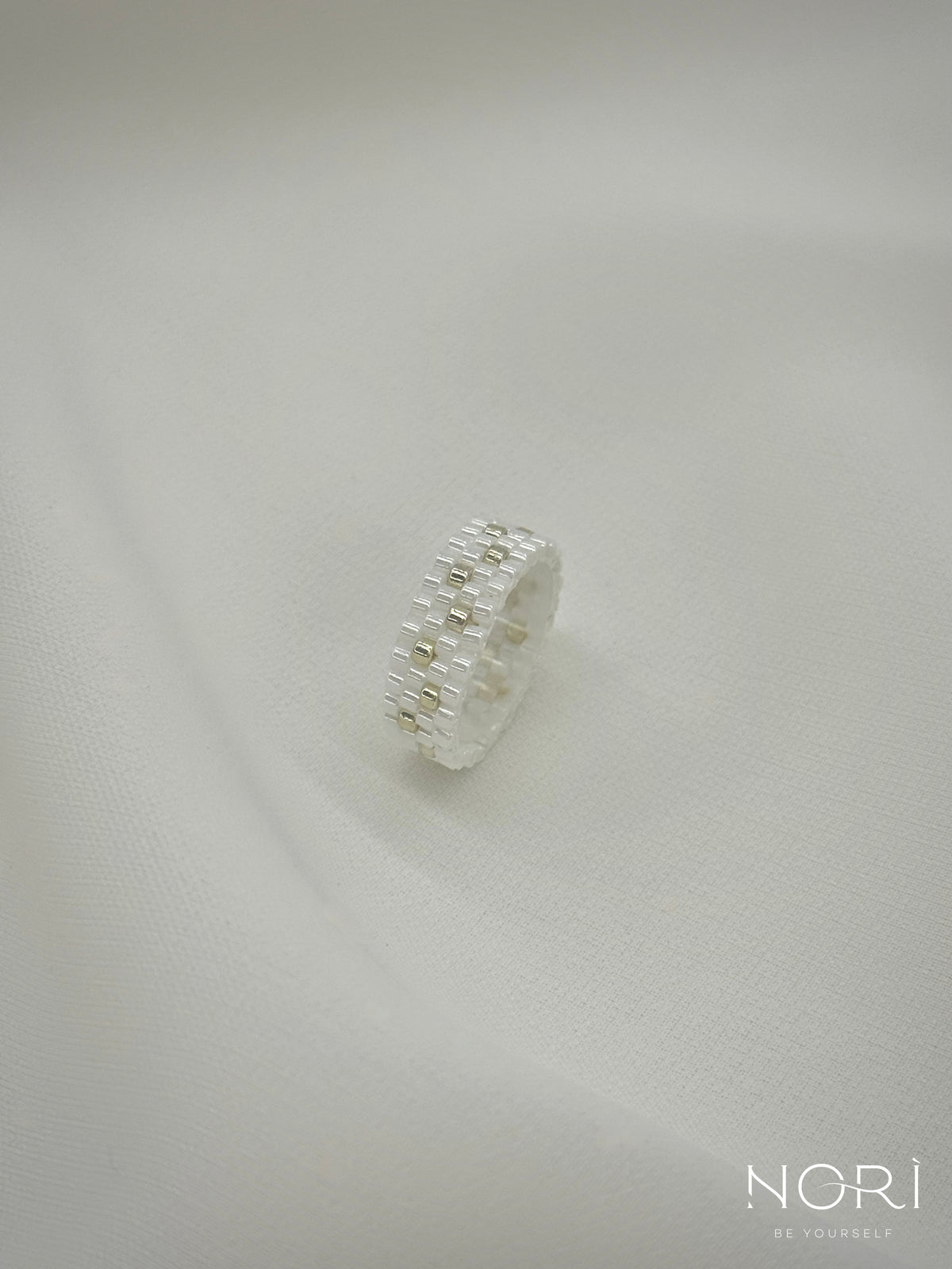 Séduction_Alb perlat cu argintiu