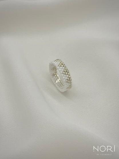 Lien_Alb perlat cu argintiu