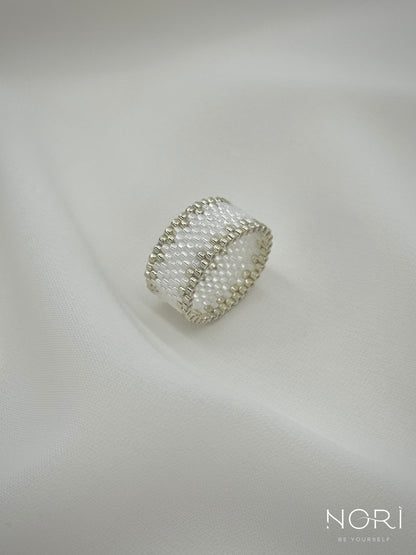 Pulsation_Alb perlat cu argintiu