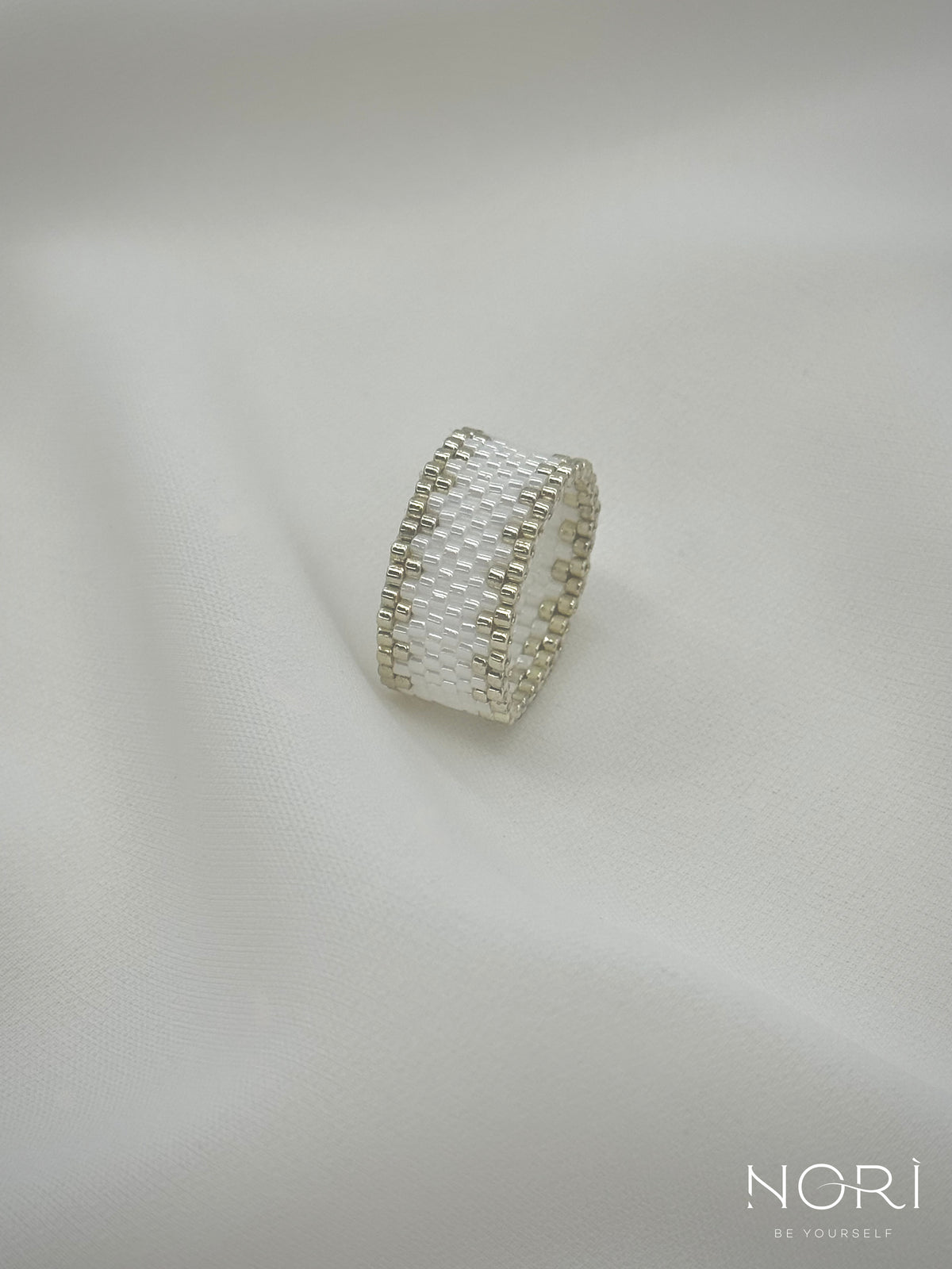 Pulsation_Alb perlat cu argintiu