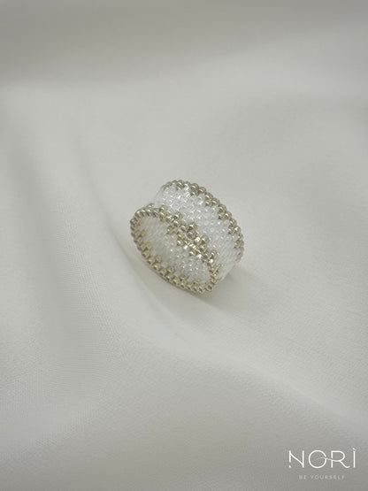 Pulsation_Alb perlat cu argintiu