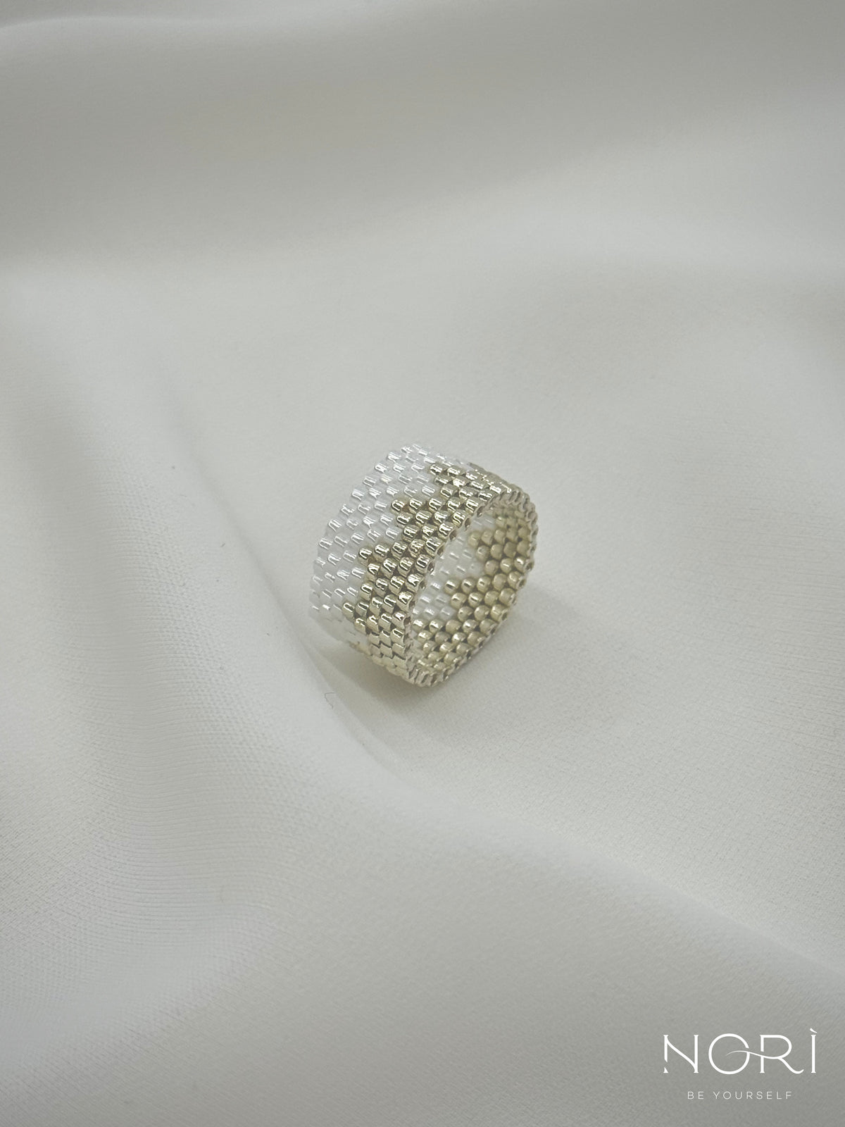 Vibration_Alb perlat cu argintiu