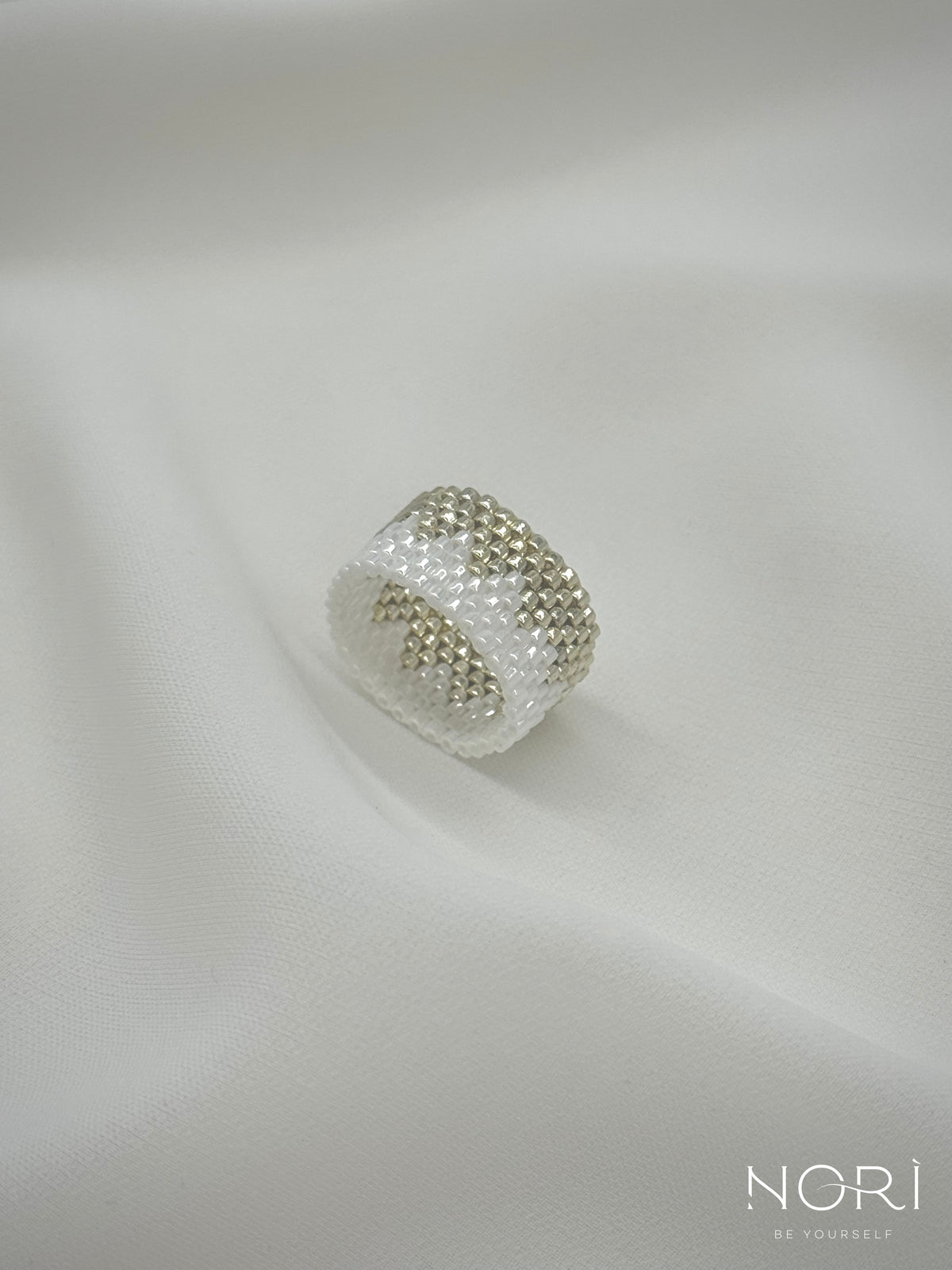 Vibration_Alb perlat cu argintiu