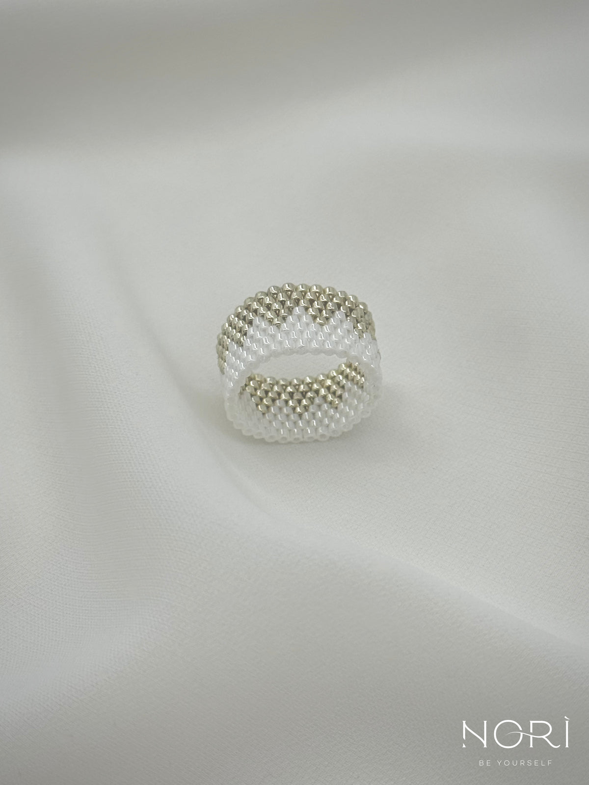 Vibration_Alb perlat cu argintiu