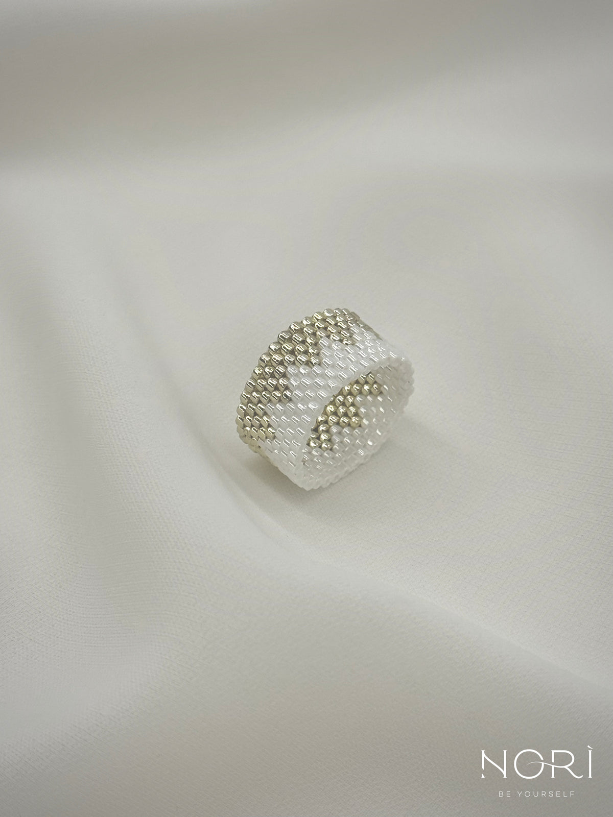 Vibration_Alb perlat cu argintiu