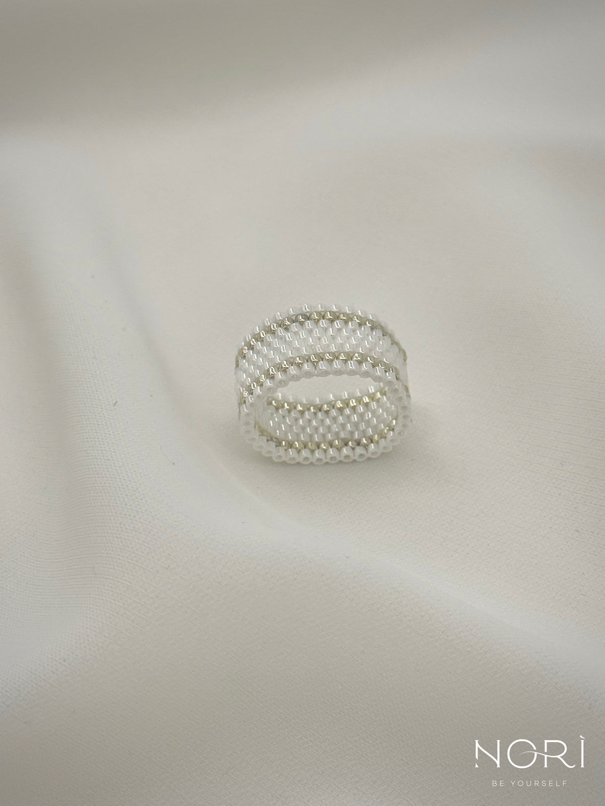Eclaircie_Alb perlat cu argintiu