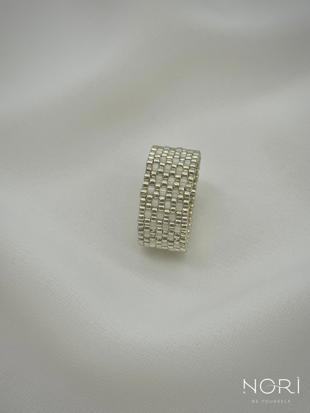 Essence_Argintiu cu satin