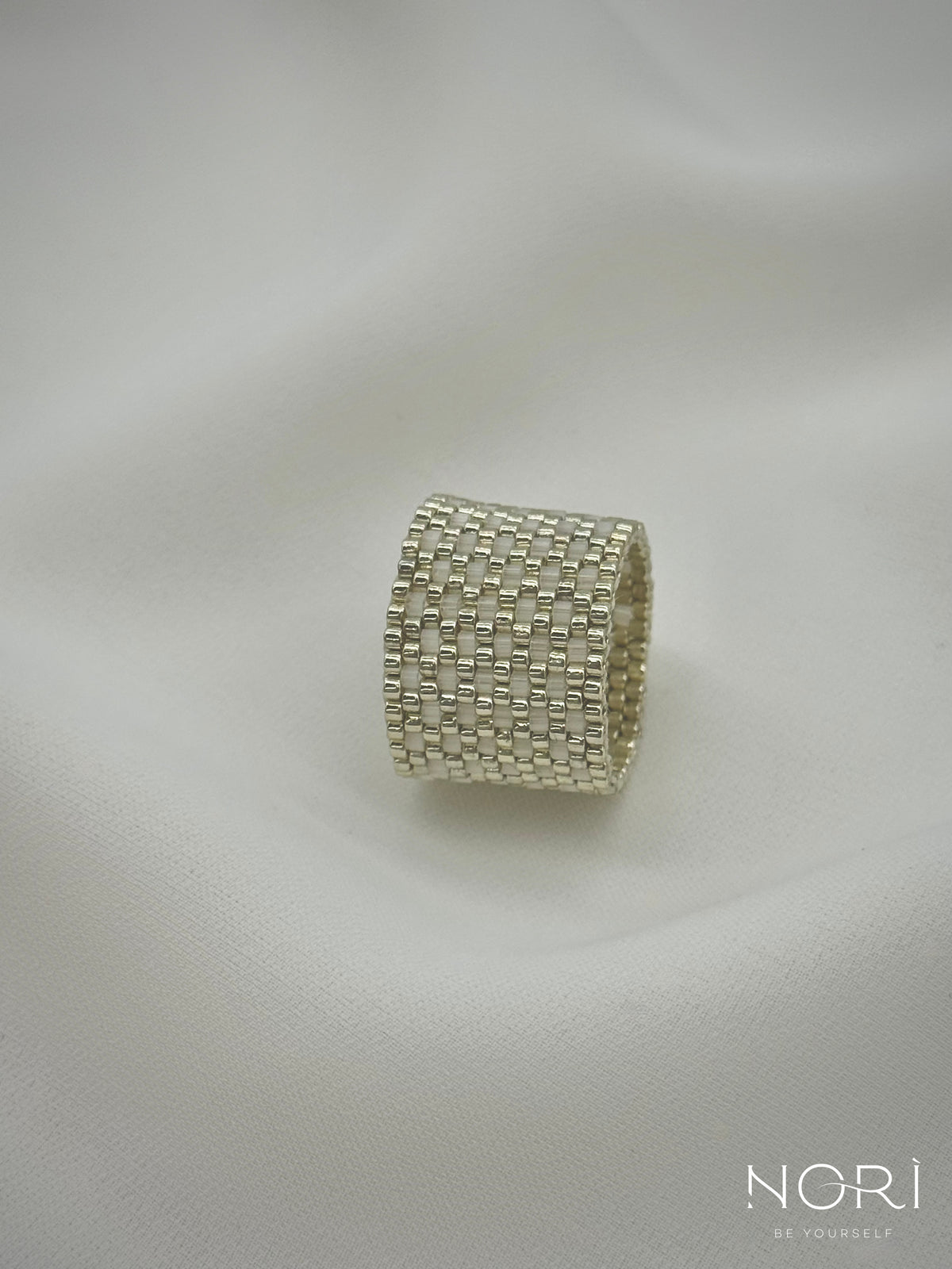 Tresor_Argintiu cu satin