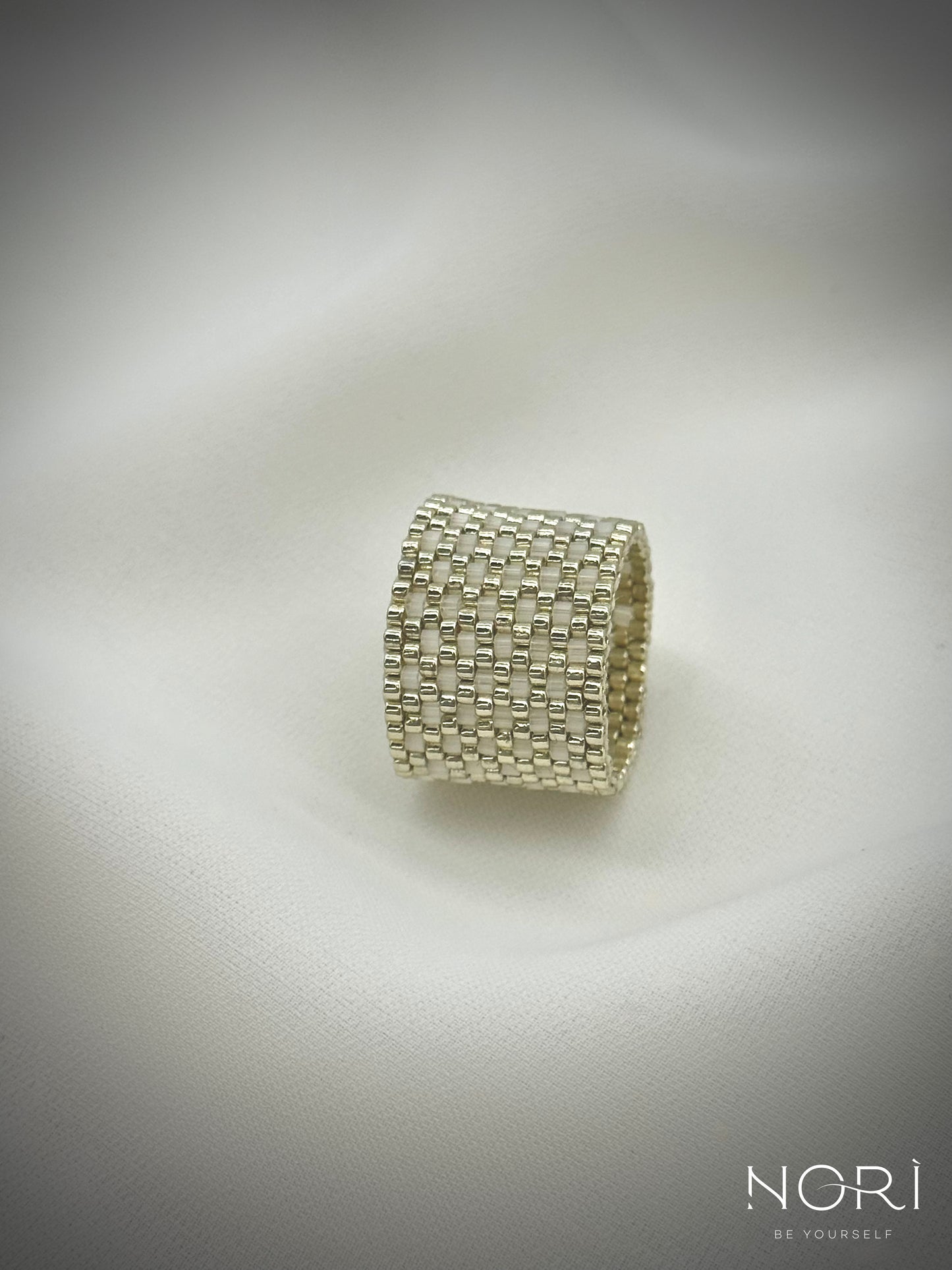 Tresor_Argintiu cu satin alb