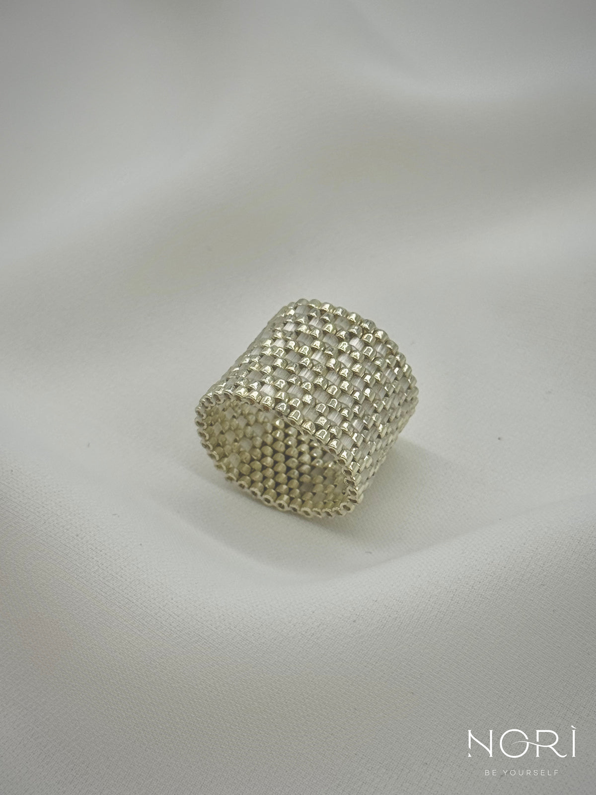 Tresor_Argintiu cu satin