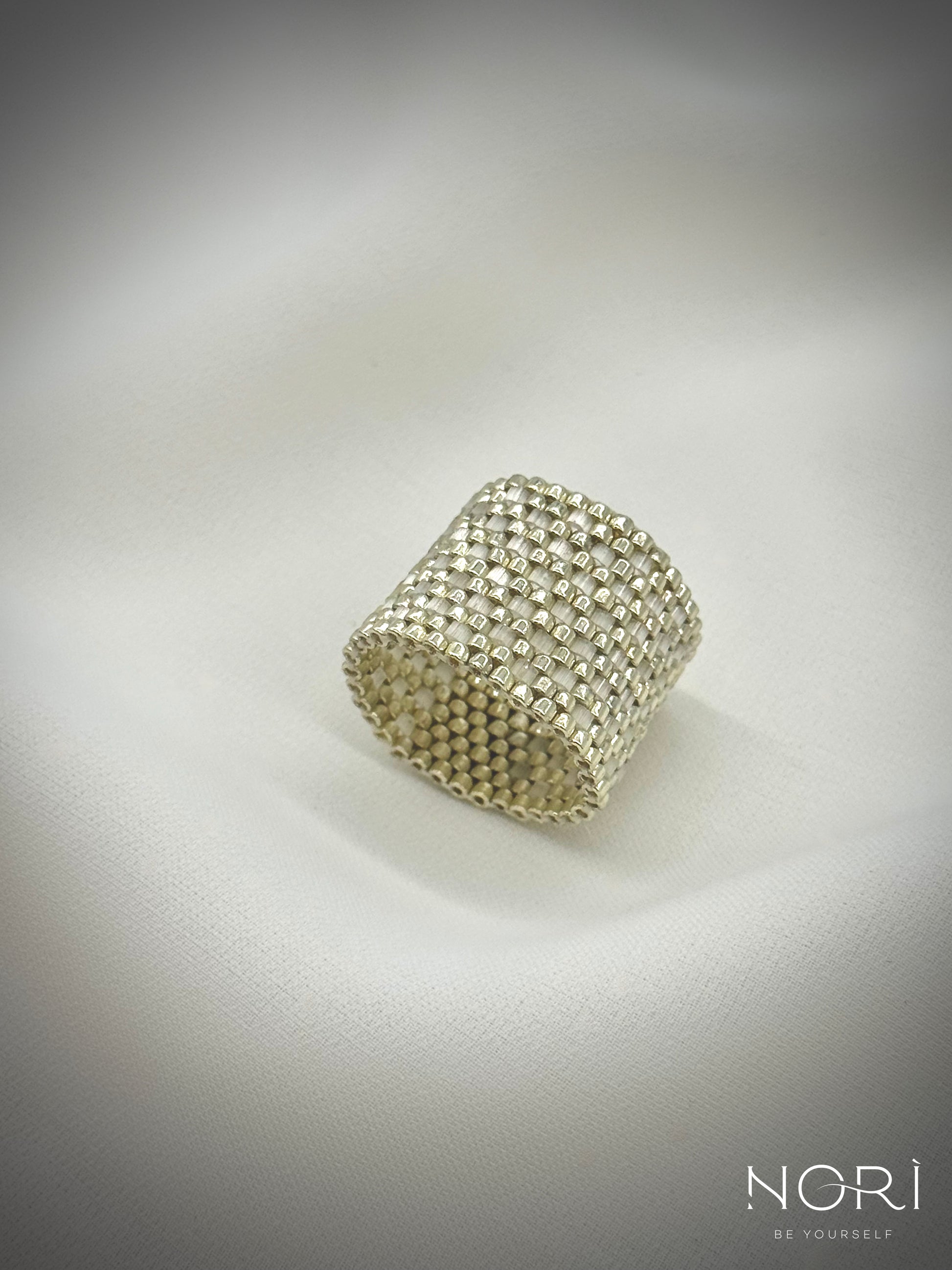 Tresor_Argintiu cu satin alb