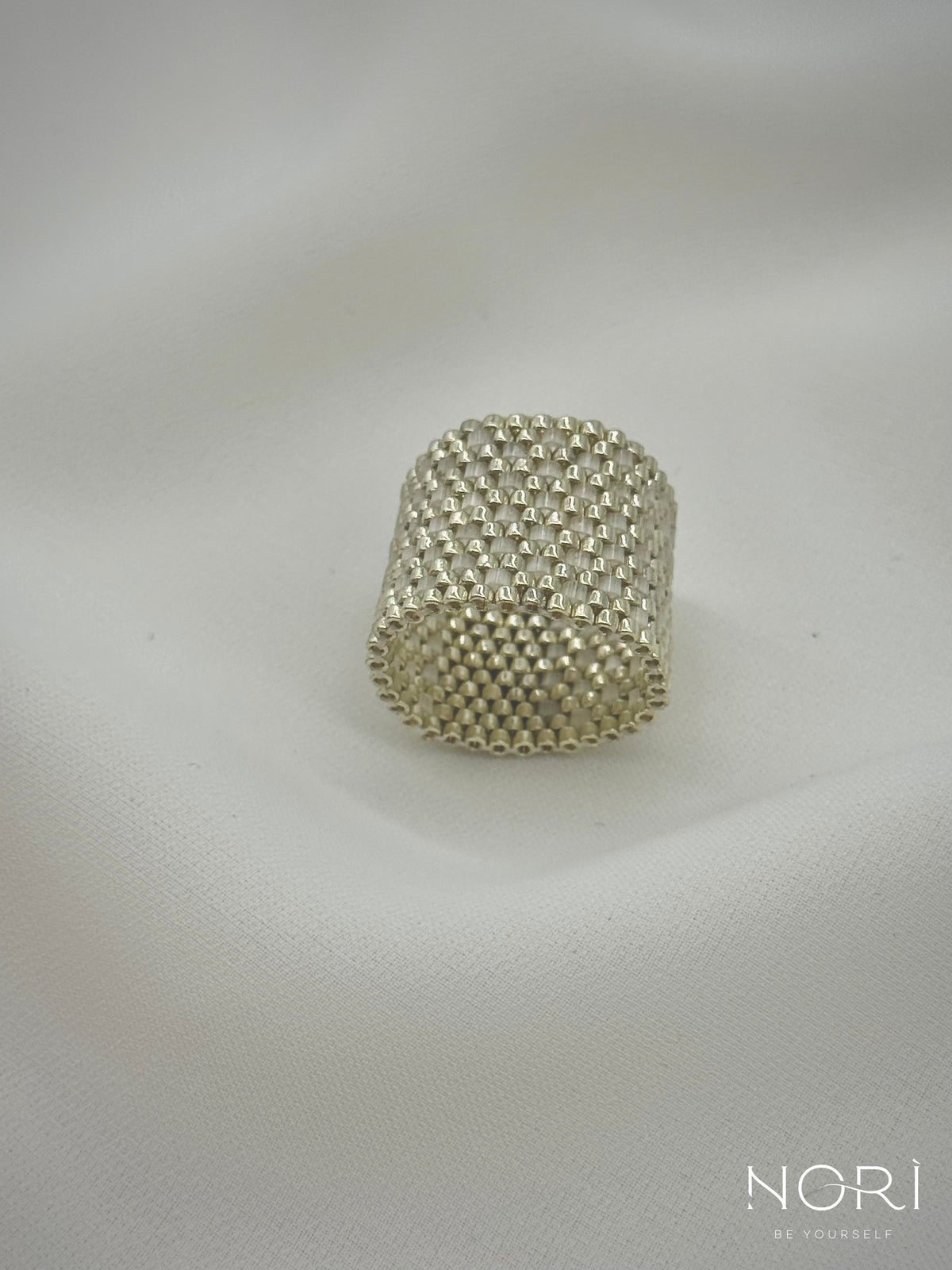 Tresor_Argintiu cu satin