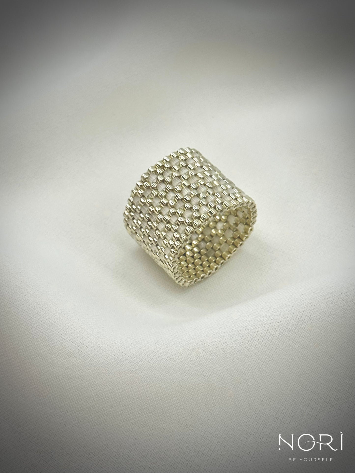 Tresor_Argintiu cu satin alb