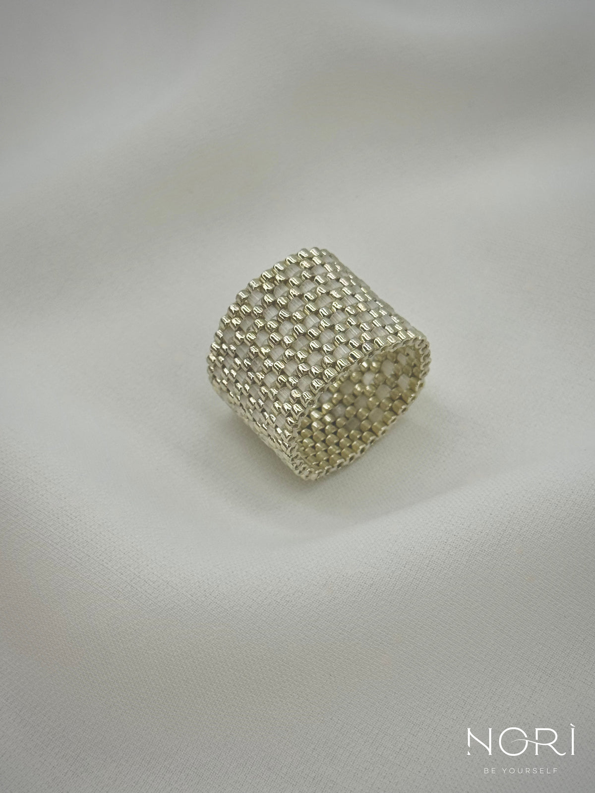 Tresor_Argintiu cu satin