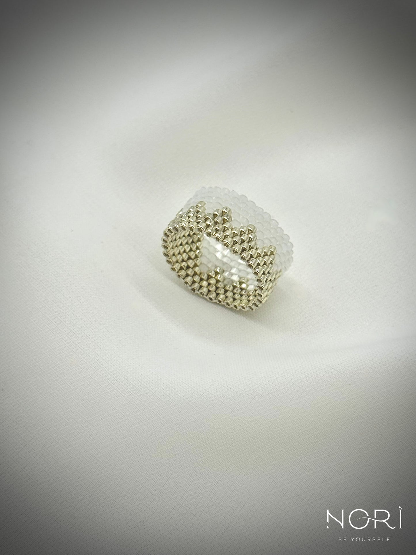 Vibration_Argintiu cu satin alb