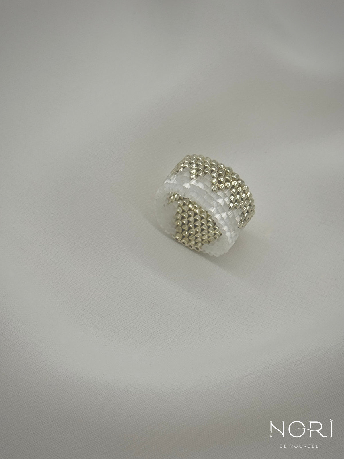 Vibration_Argintiu cu satin