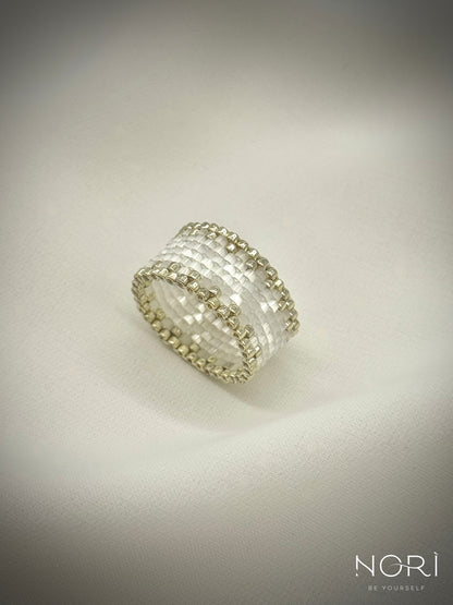 Pulsation_Argintiu cu satin alb