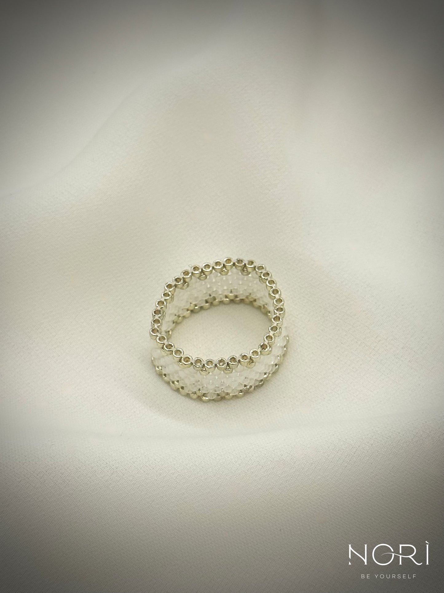 Pulsation_Argintiu cu satin alb