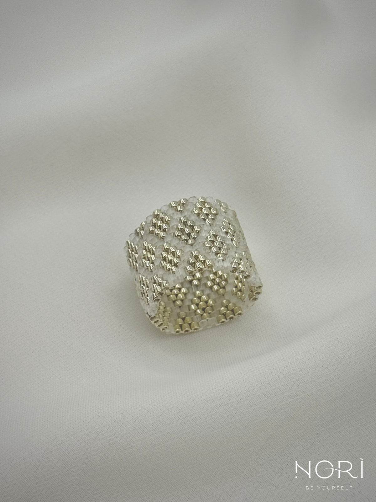 Patine_Argintiu cu satin
