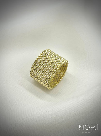 Tresor_Auriu pal cu satin alb