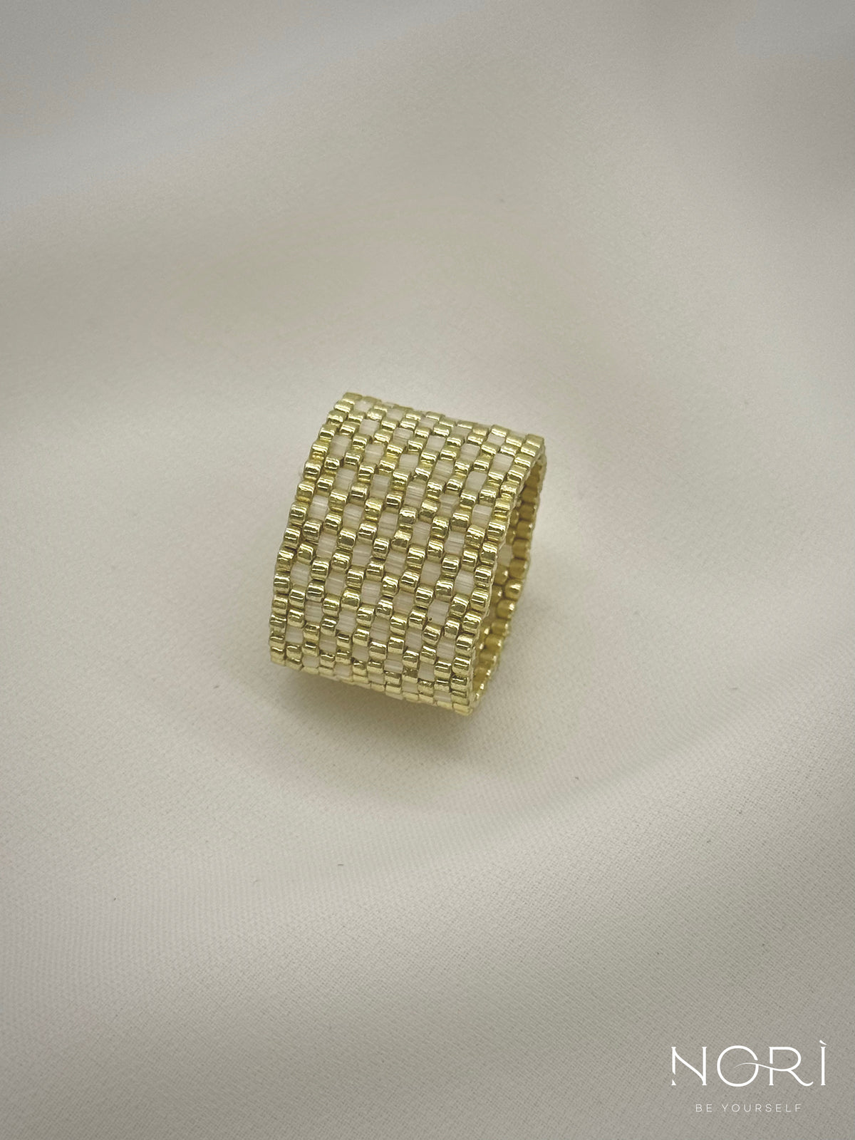 Tresor_Auriu pal cu satin