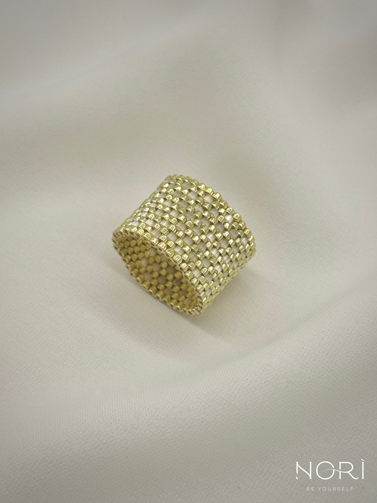 Tresor_Auriu pal cu satin