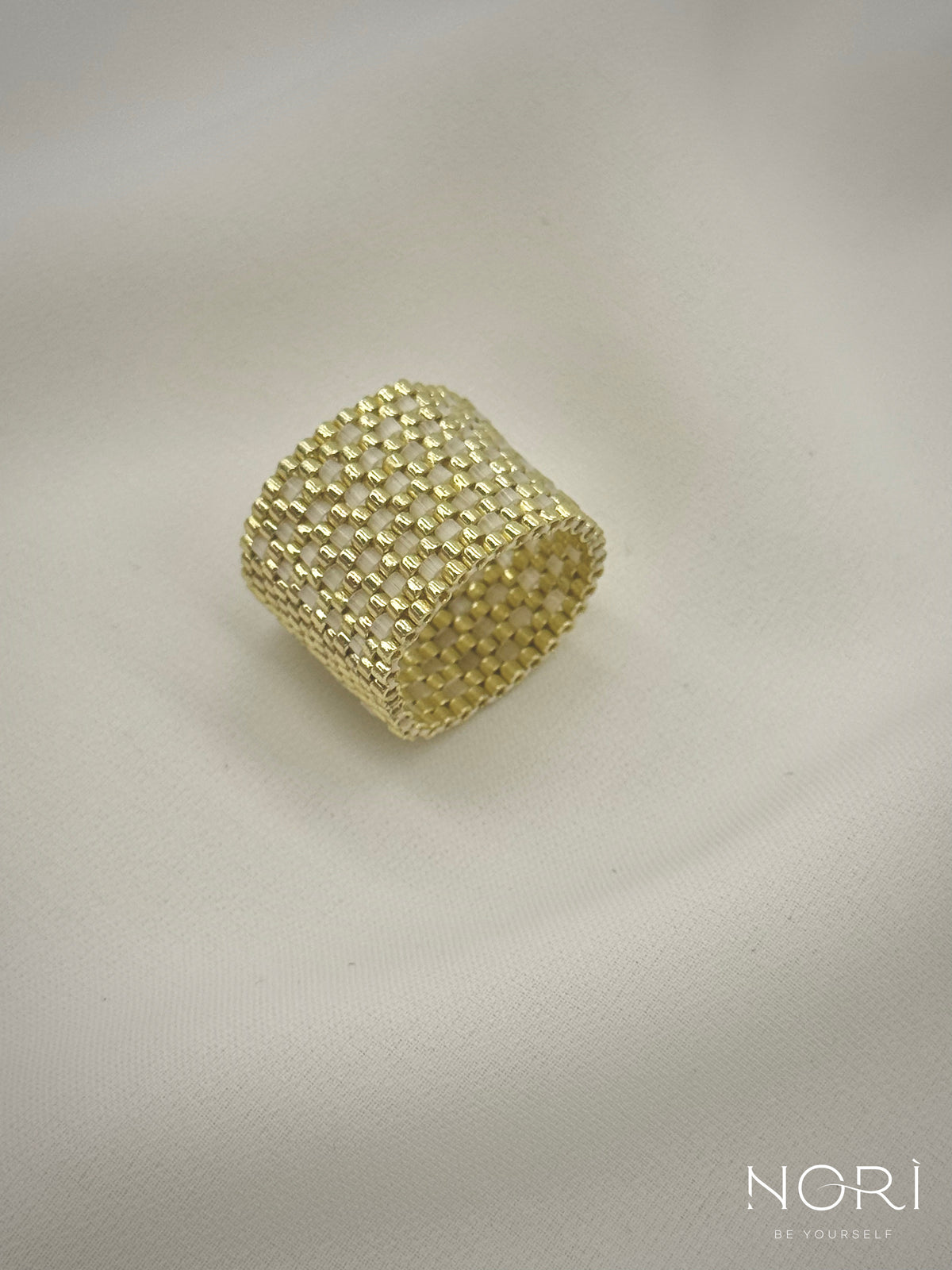 Tresor_Auriu pal cu satin
