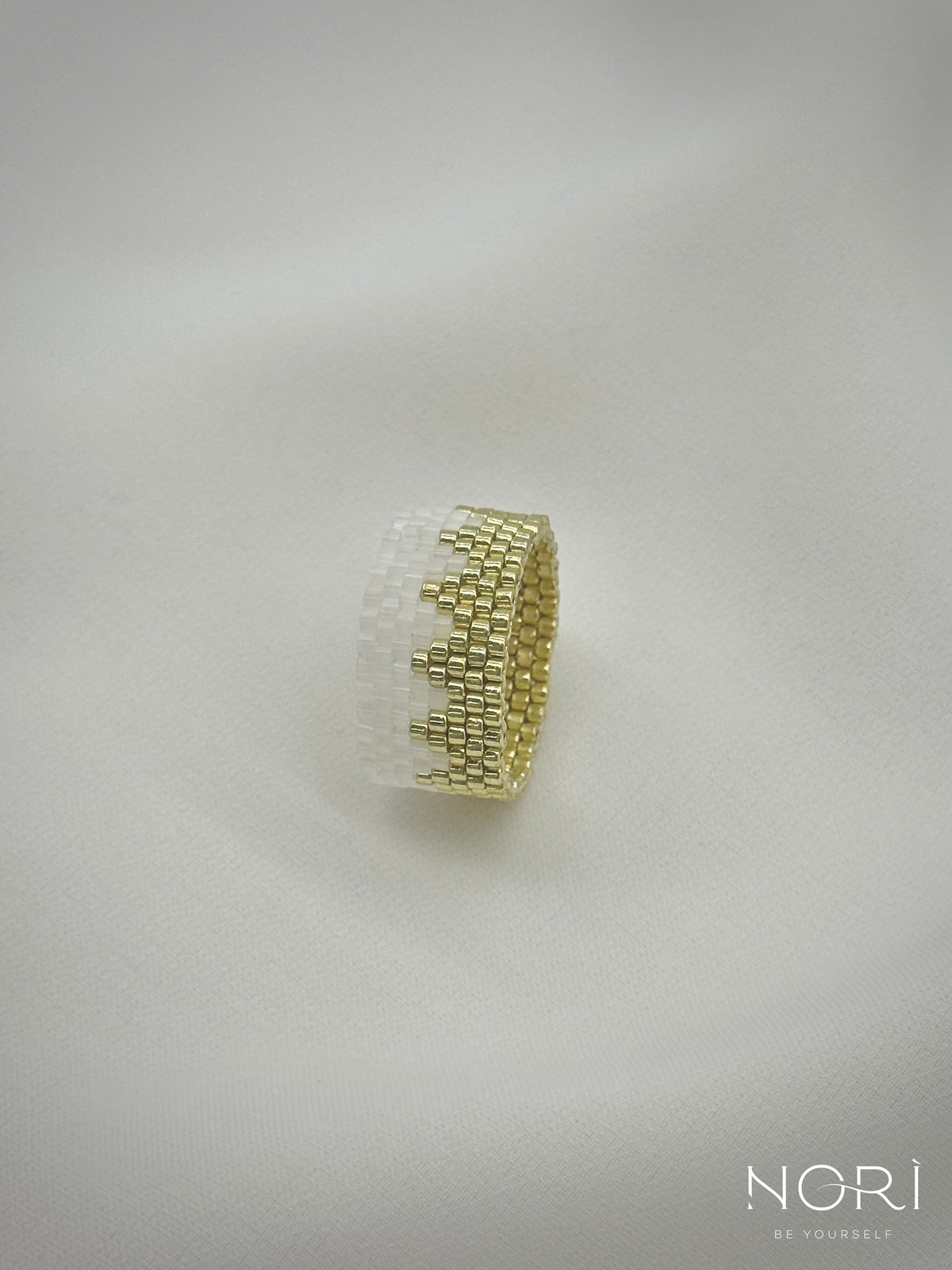 Vibration_Auriu pal cu satin