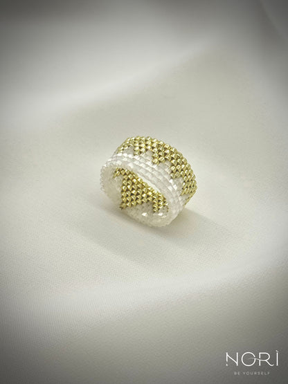 Vibration_Auriu pal cu satin alb