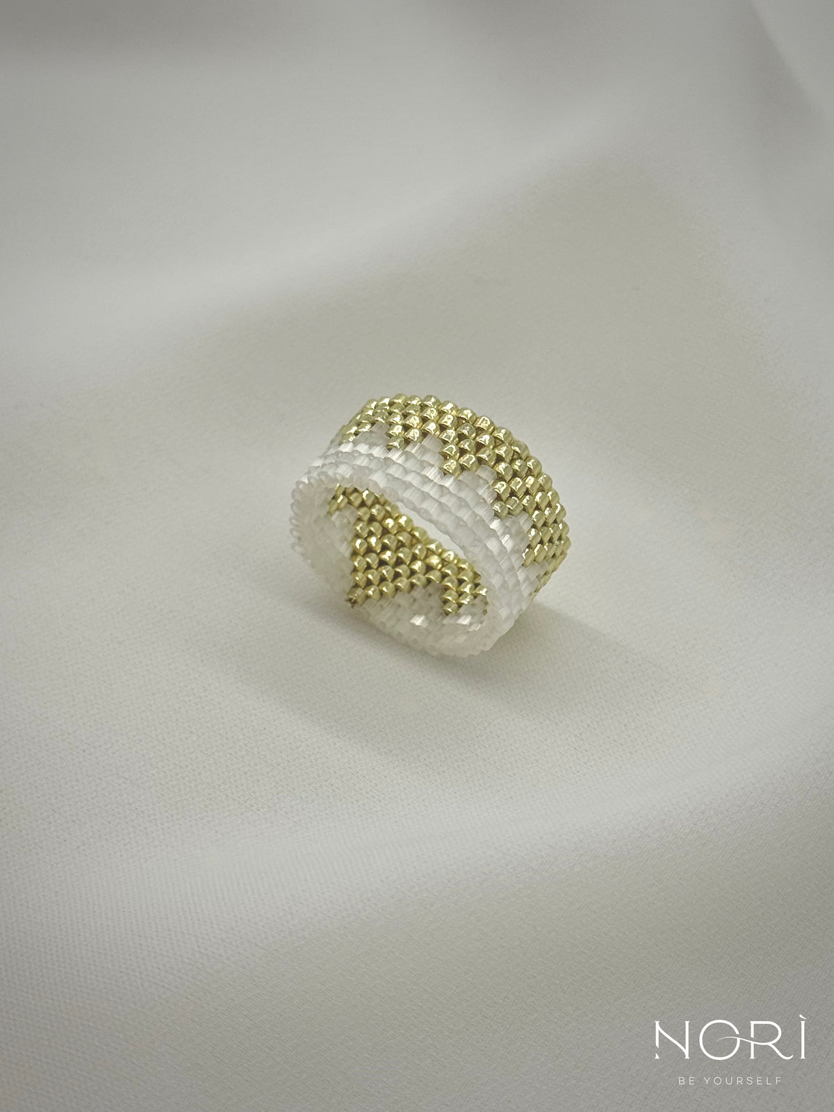 Vibration_Auriu pal cu satin