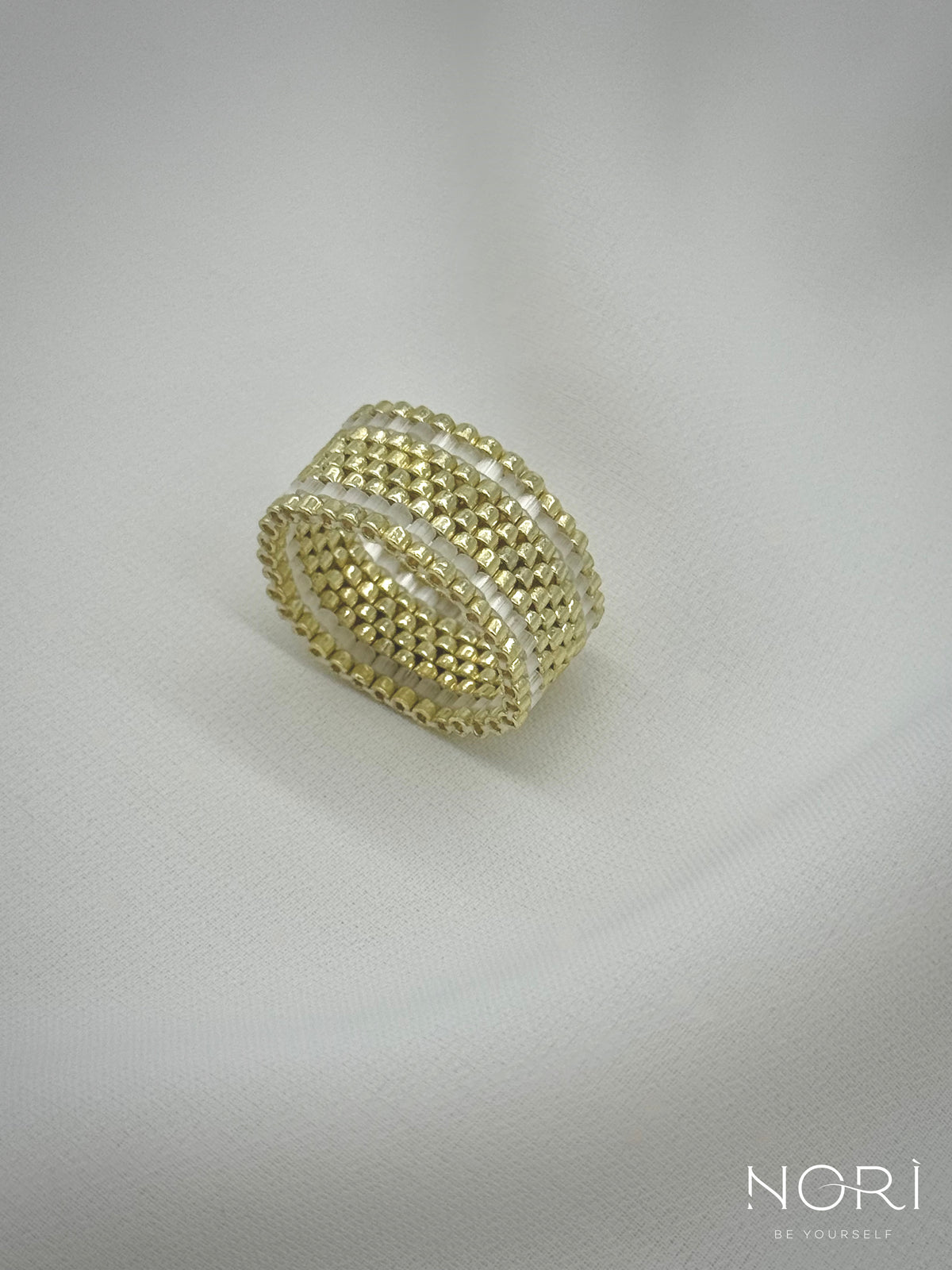 Eclaircie_Auriu pal cu satin