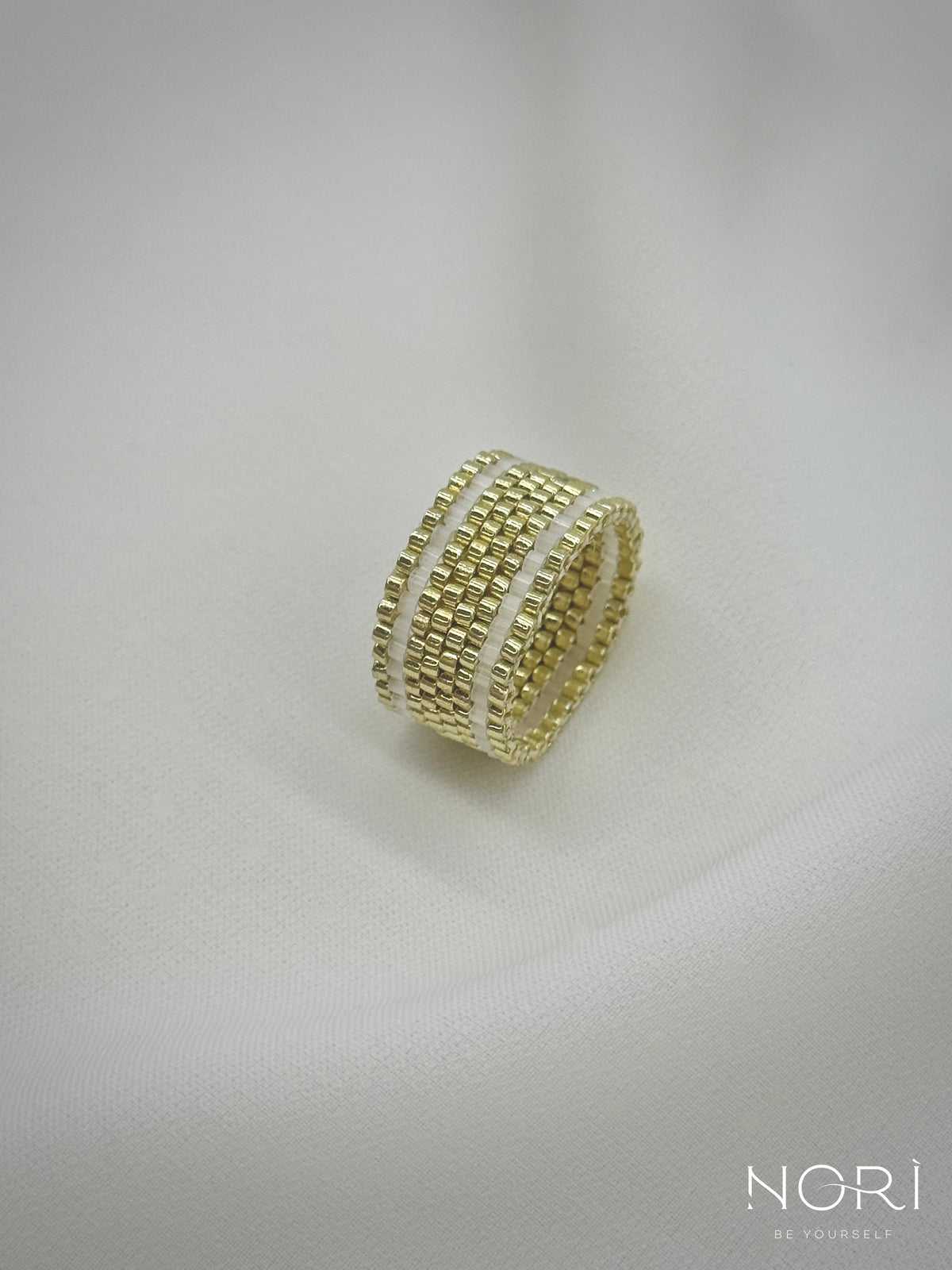 Eclaircie_Auriu pal cu satin