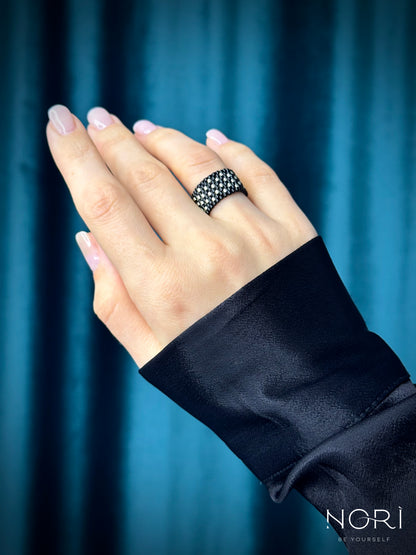 Essence_Negru cu argintiu