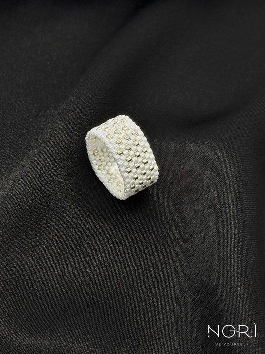 Essence_Alb perlat cu argintiu