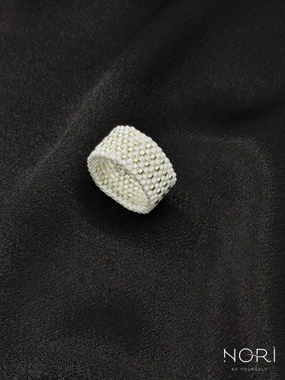 Essence_Alb perlat cu argintiu