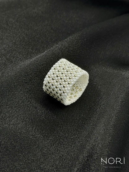 Tresor_Alb perlat cu argintiu
