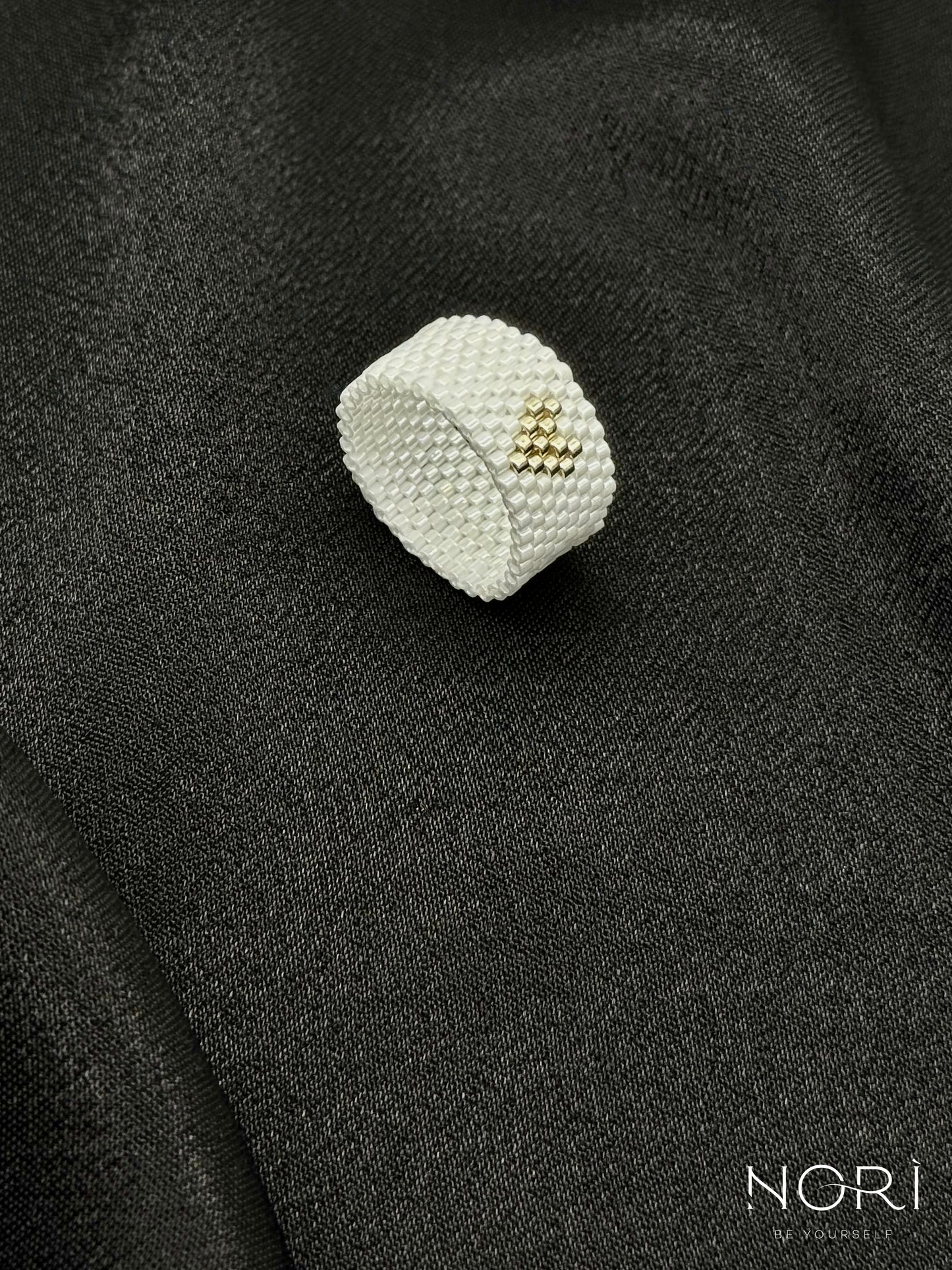 Amour_Alb perlat cu argintiu