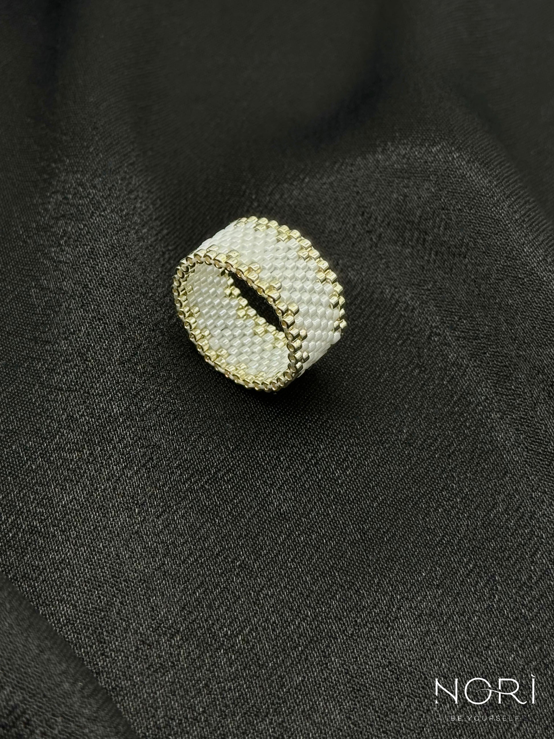 Pulsation_Alb perlat cu argintiu