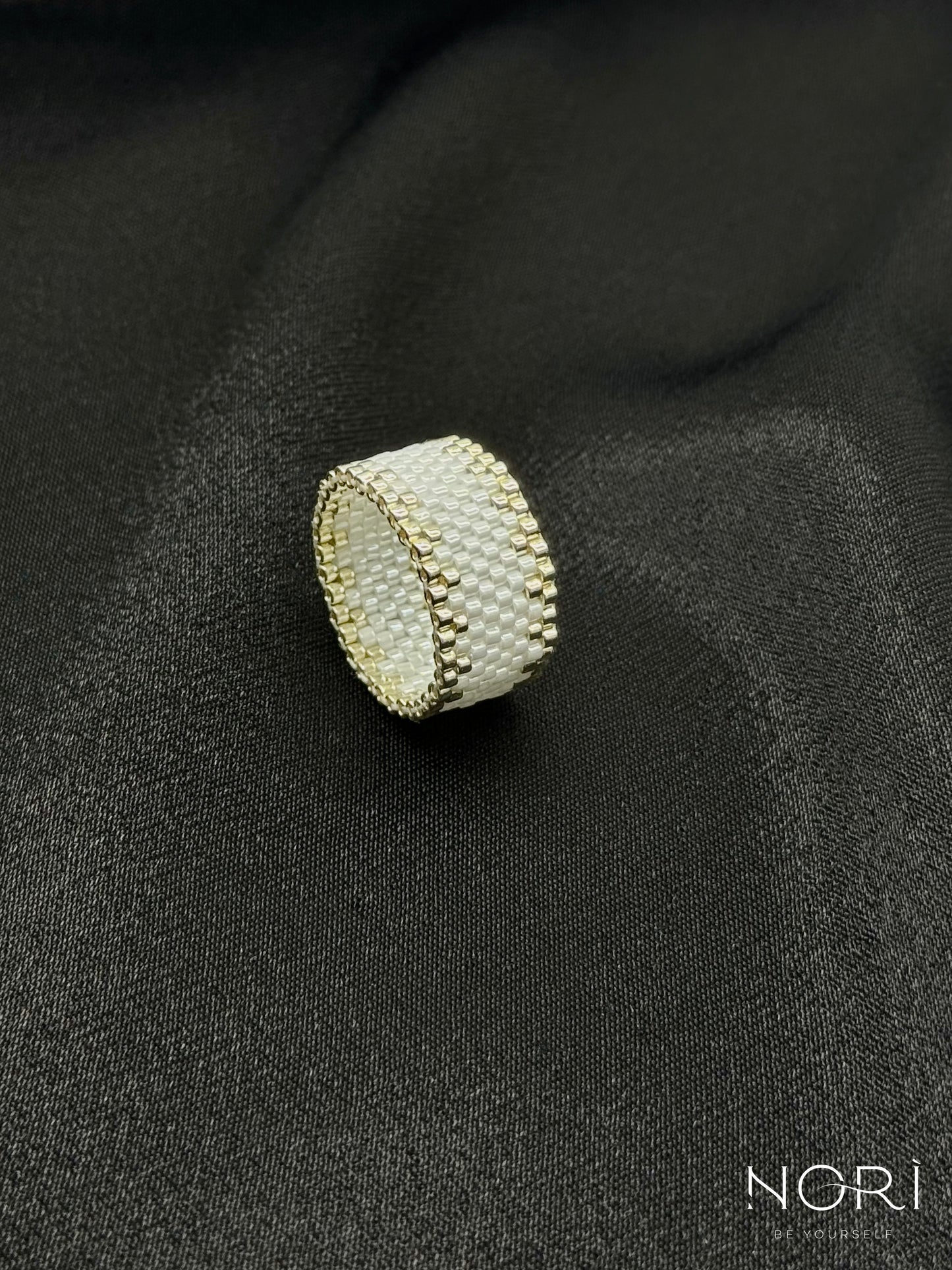 Pulsation_Alb perlat cu argintiu