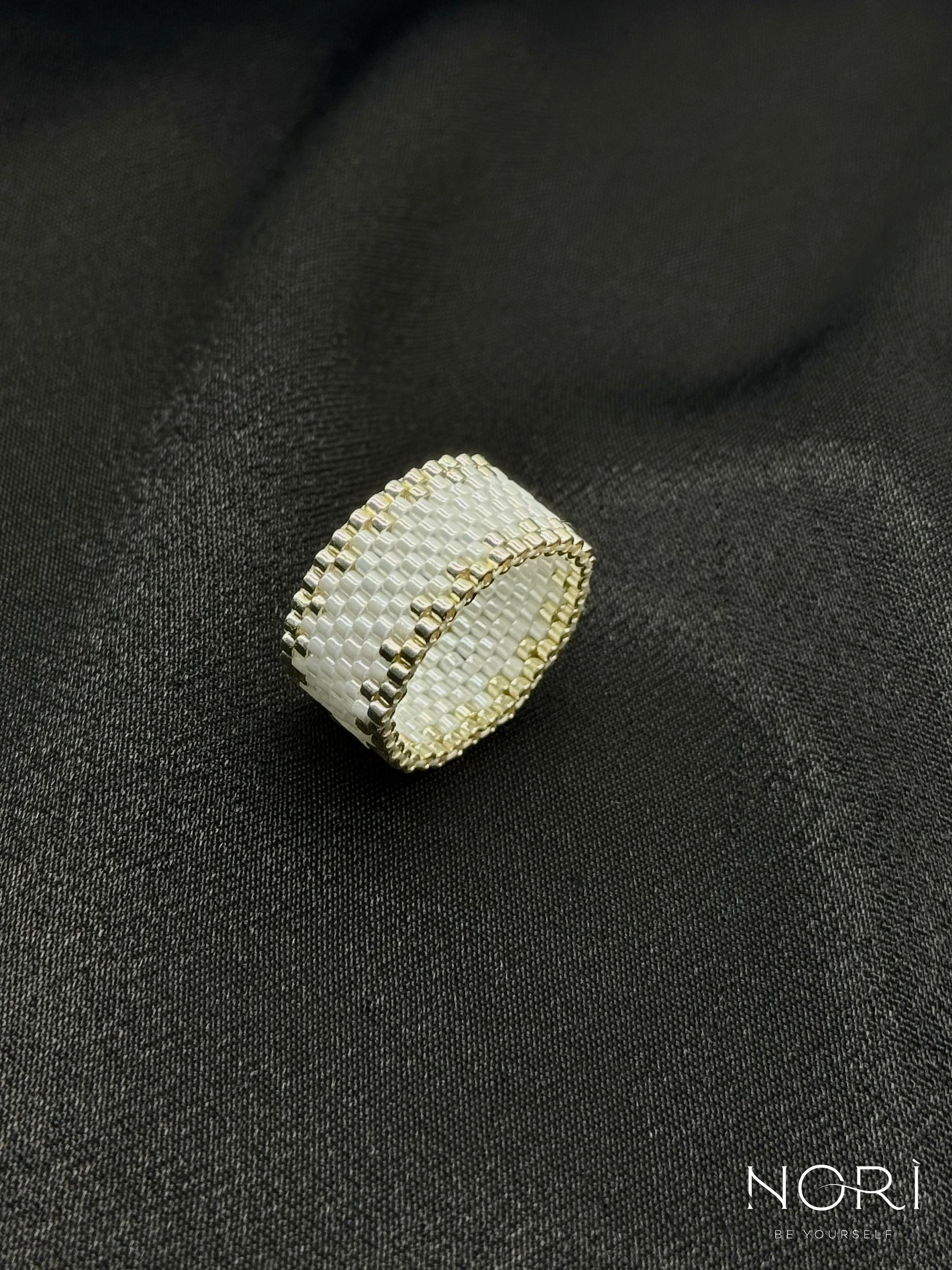 Pulsation_Alb perlat cu argintiu