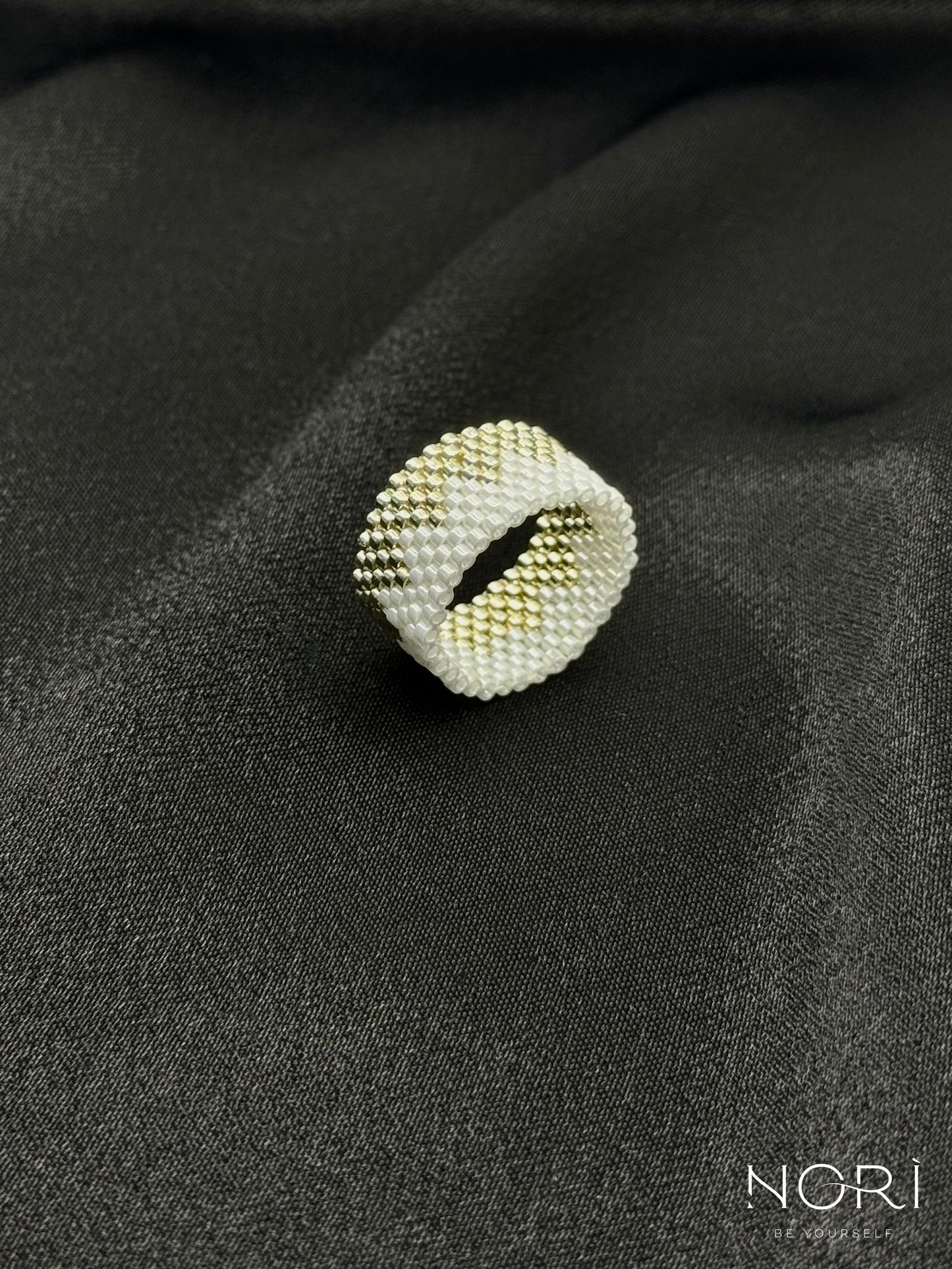 Vibration_Alb perlat cu argintiu