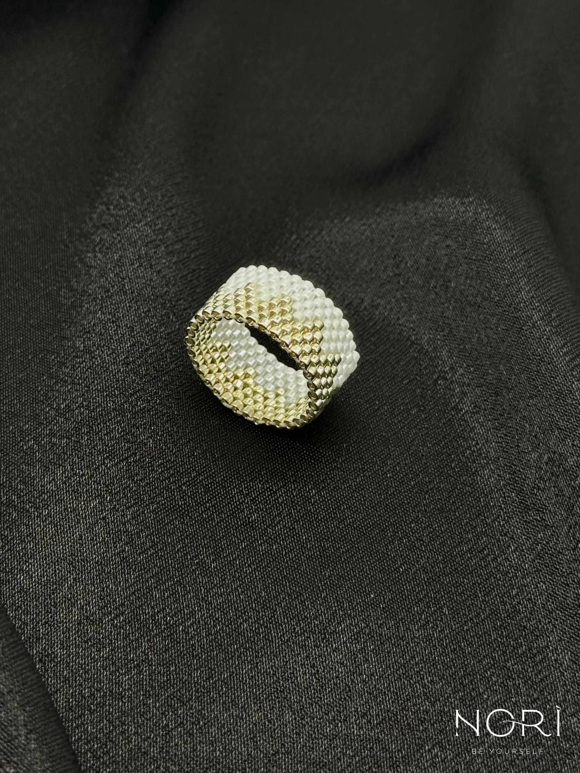 Vibration_Alb perlat cu argintiu