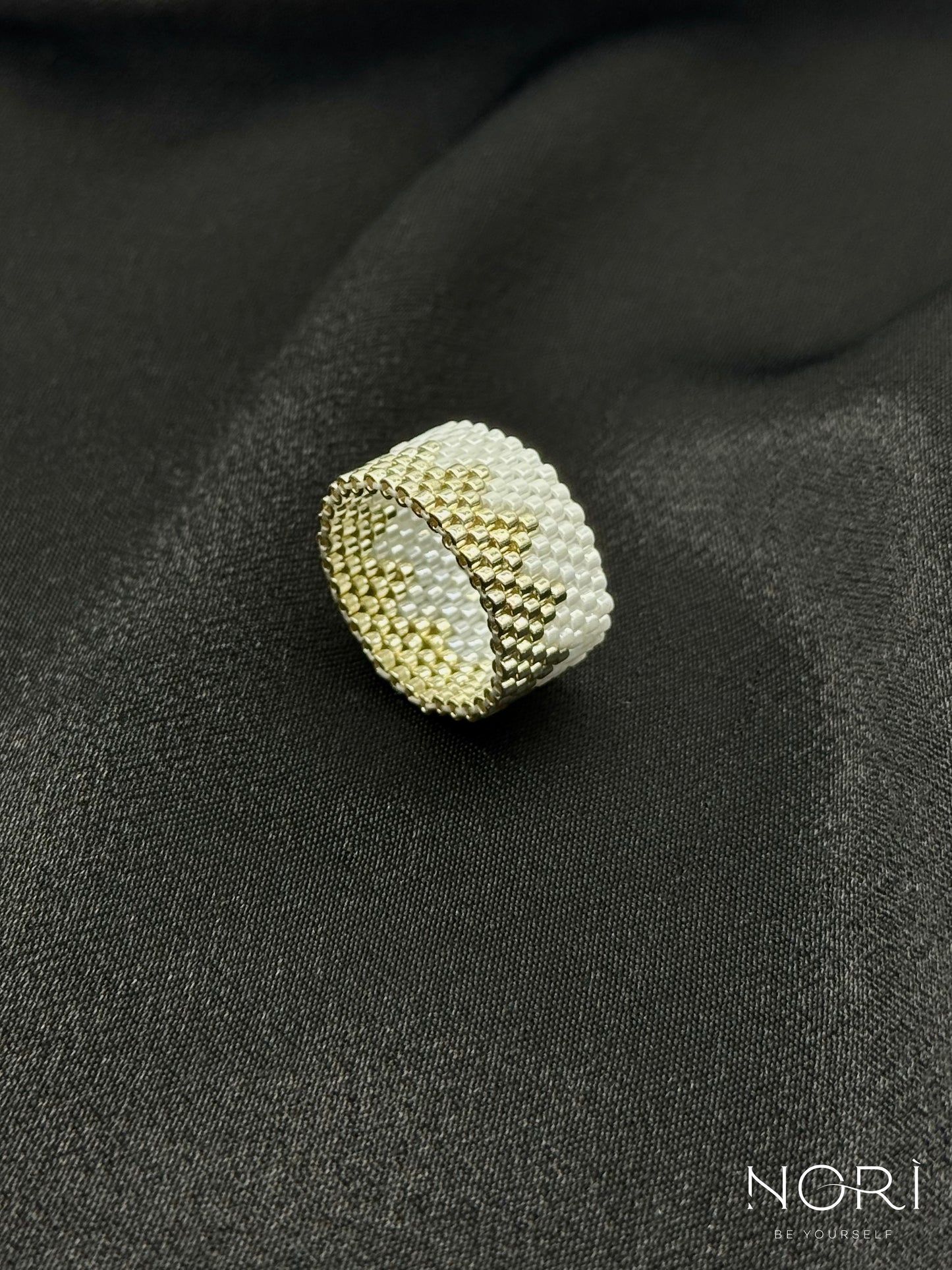 Vibration_Alb perlat cu argintiu