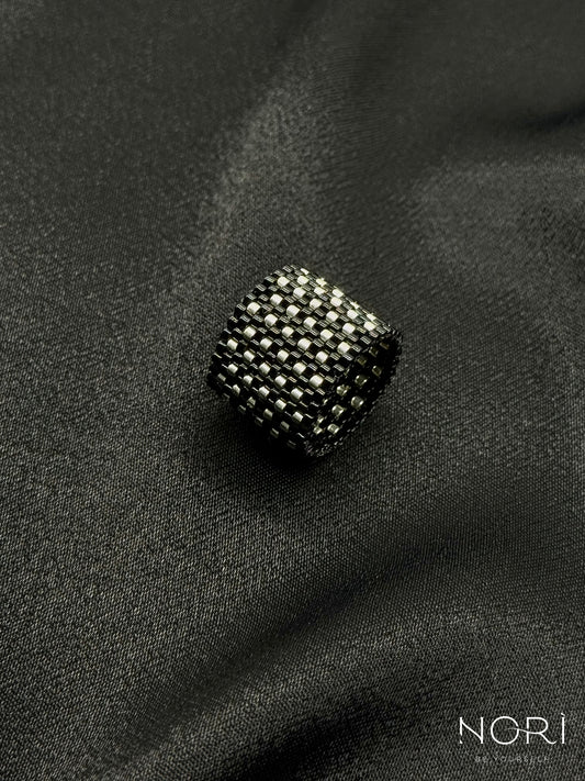 Tresor_Negru cu argintiu