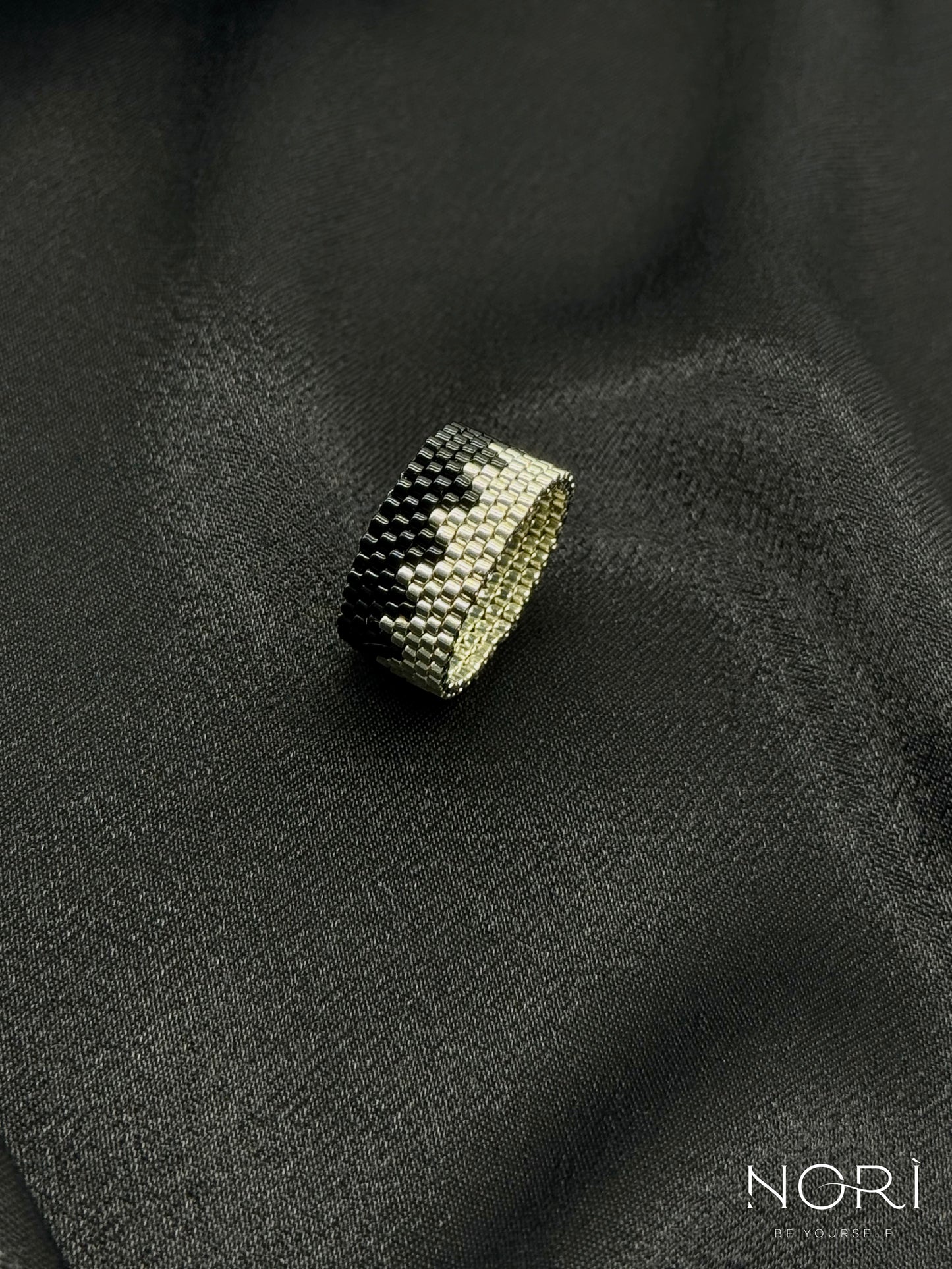 Vibration_Negru cu argintiu