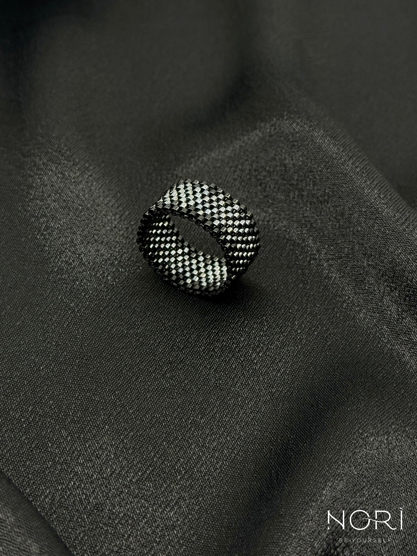 Pulsation_Negru cu metalic