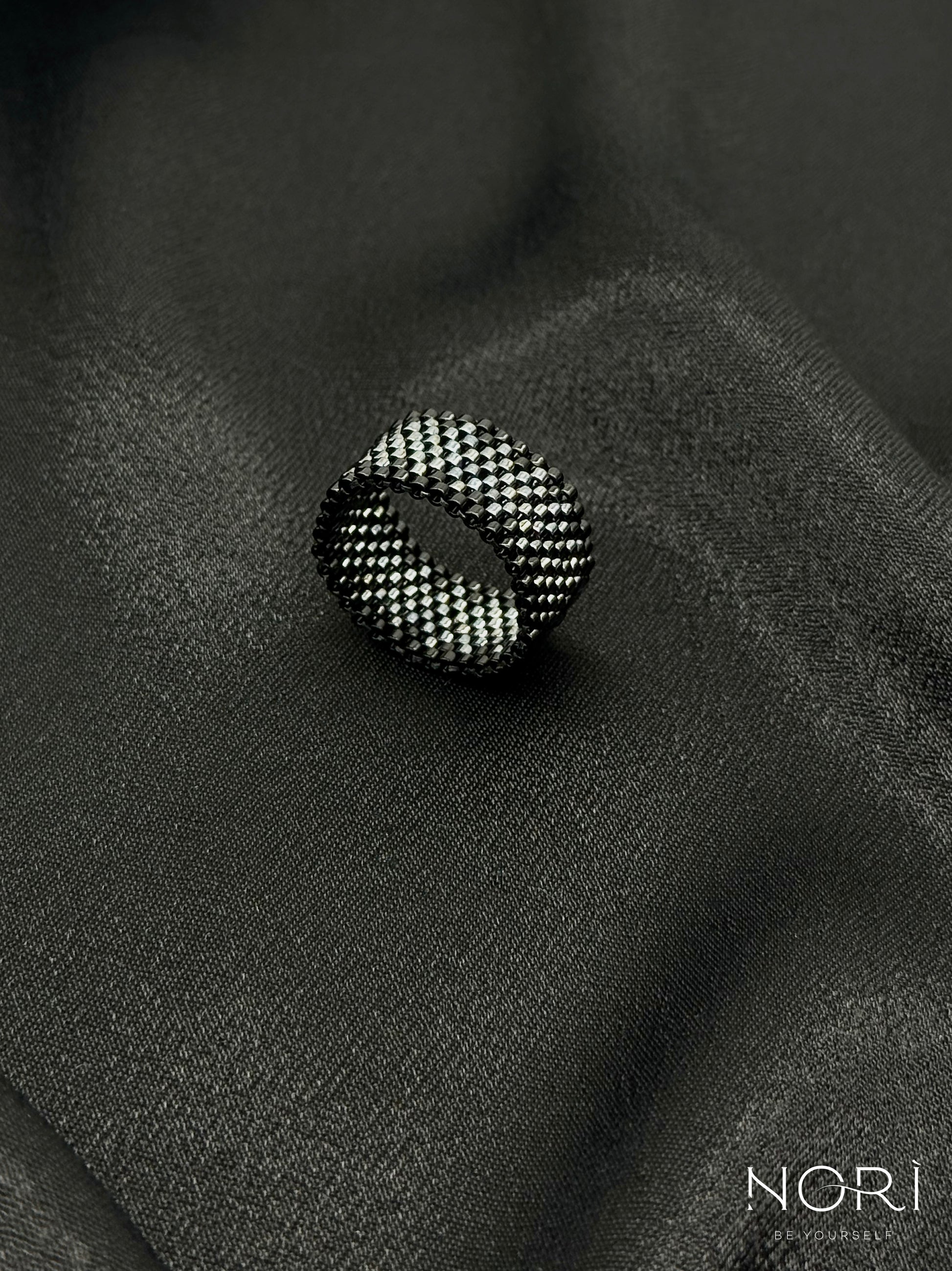 Pulsation_Negru cu metalic