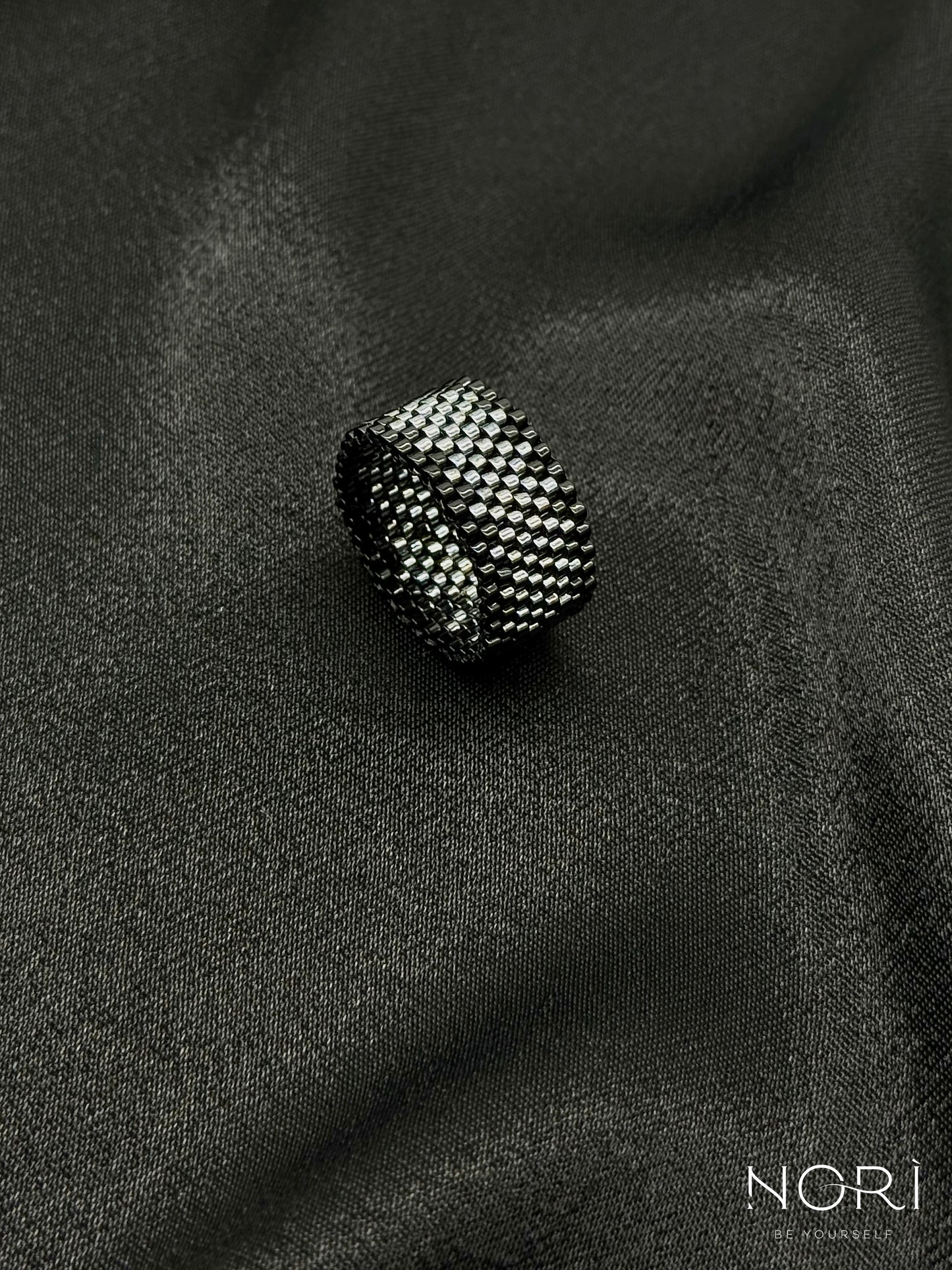 Pulsation_Negru cu metalic