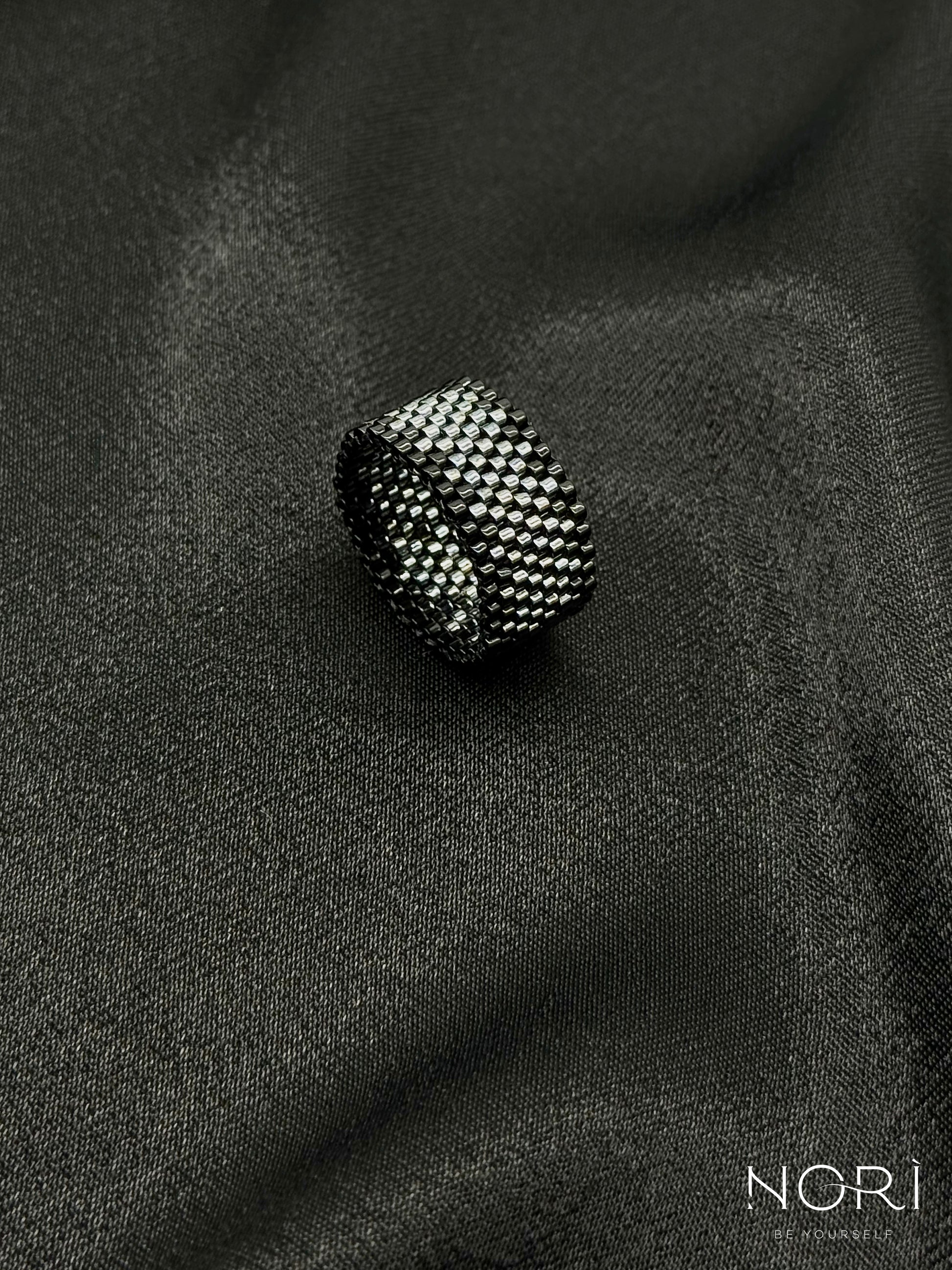 Pulsation_Negru cu metalic
